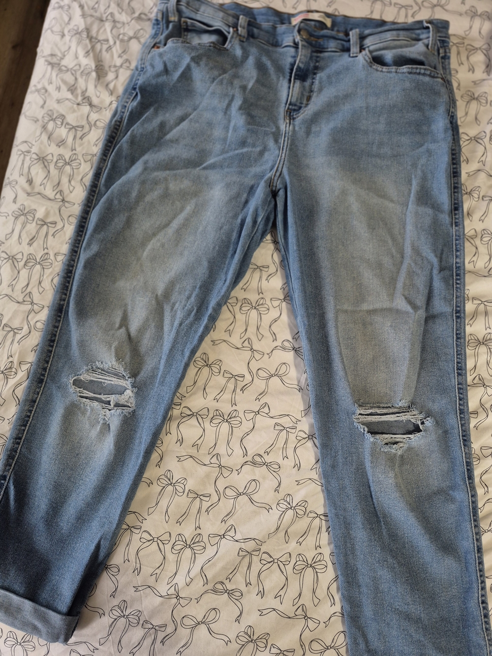 Signature by Levi Strauss Light Blue Women Jeans Ripped Cuffed Size 16, (Large)